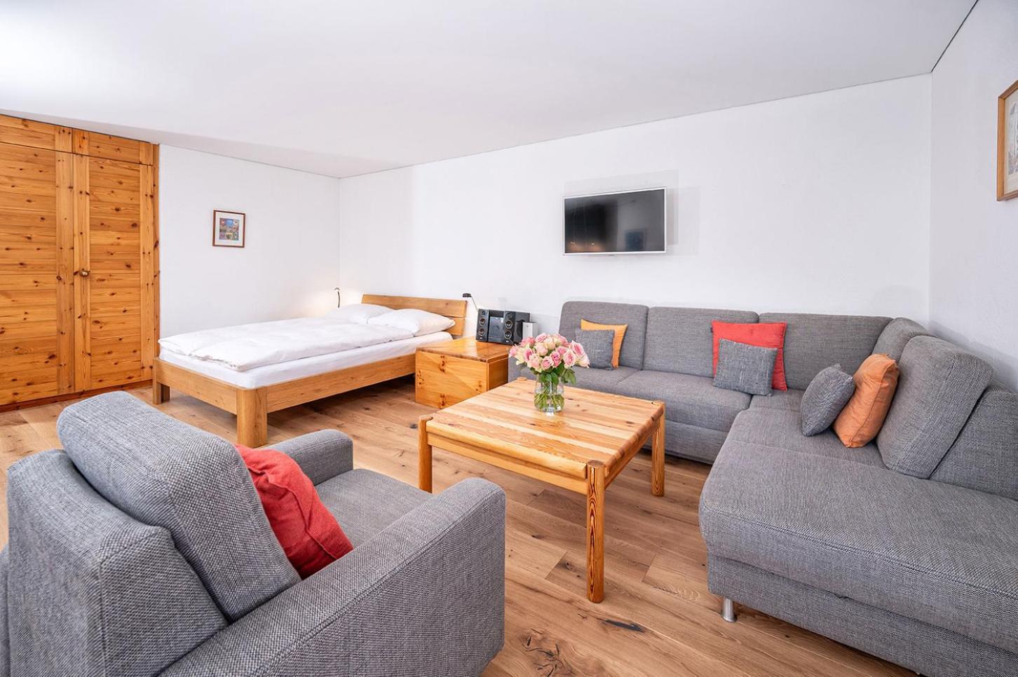 Schweizerhof Ferienwohnungen Lenzerheide 1 Phòng bức ảnh
